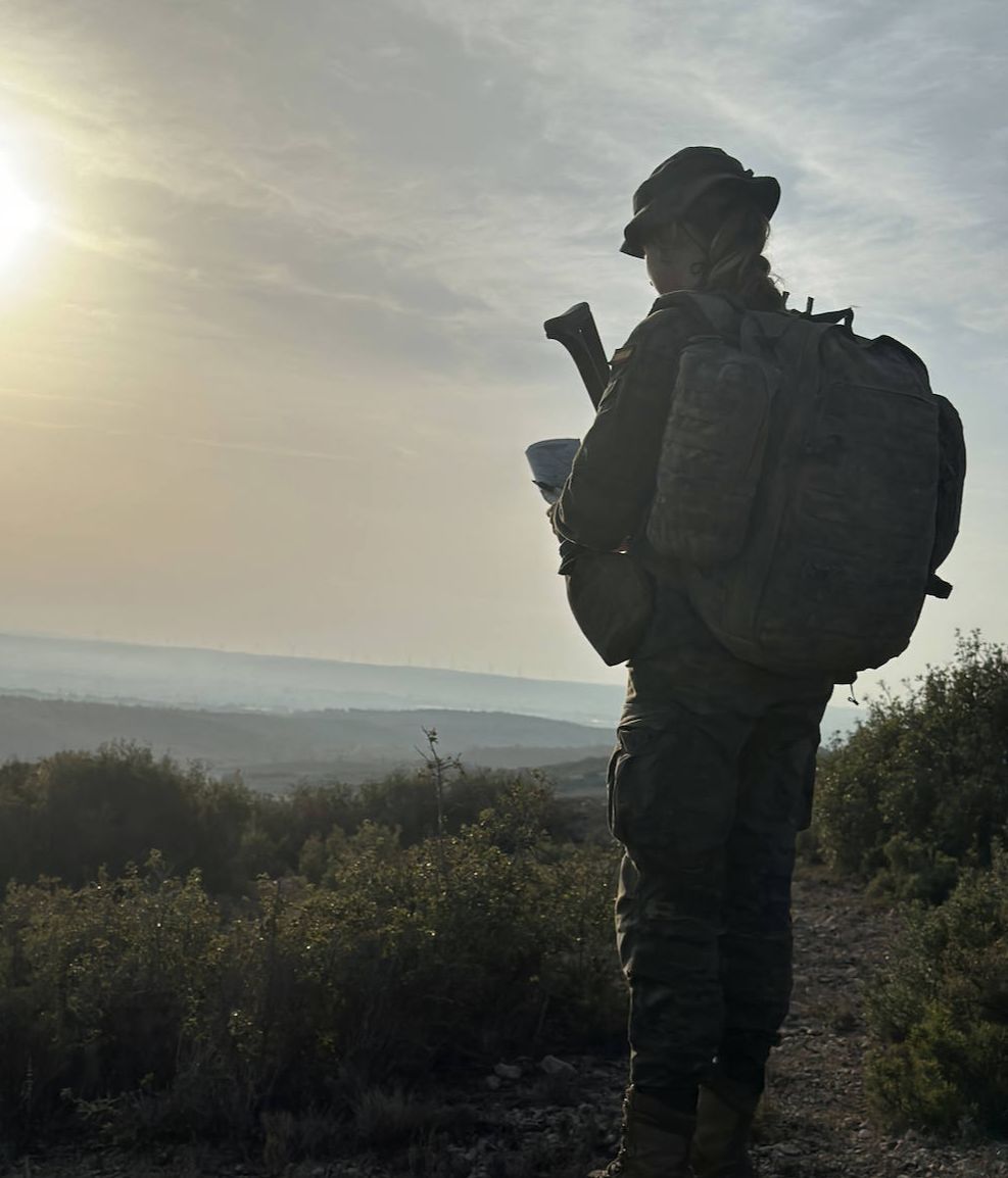 Princesa equipada en una puesta de sol