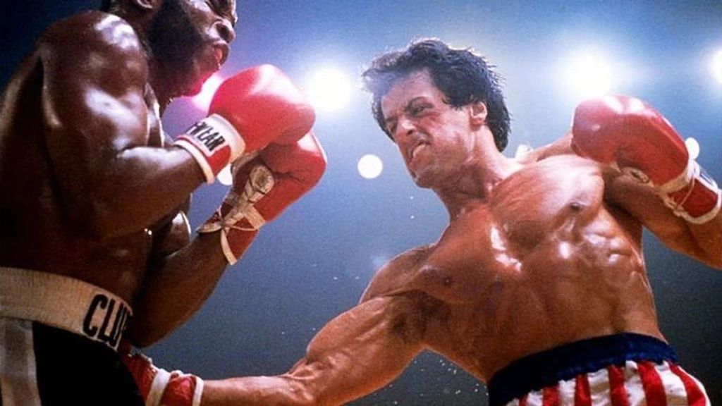 Rocky II aprobaba raspando como buena película de boxeo al presentarnos a un Balboa traumatizado por una paliza. Después todo iria cuesta abajo.