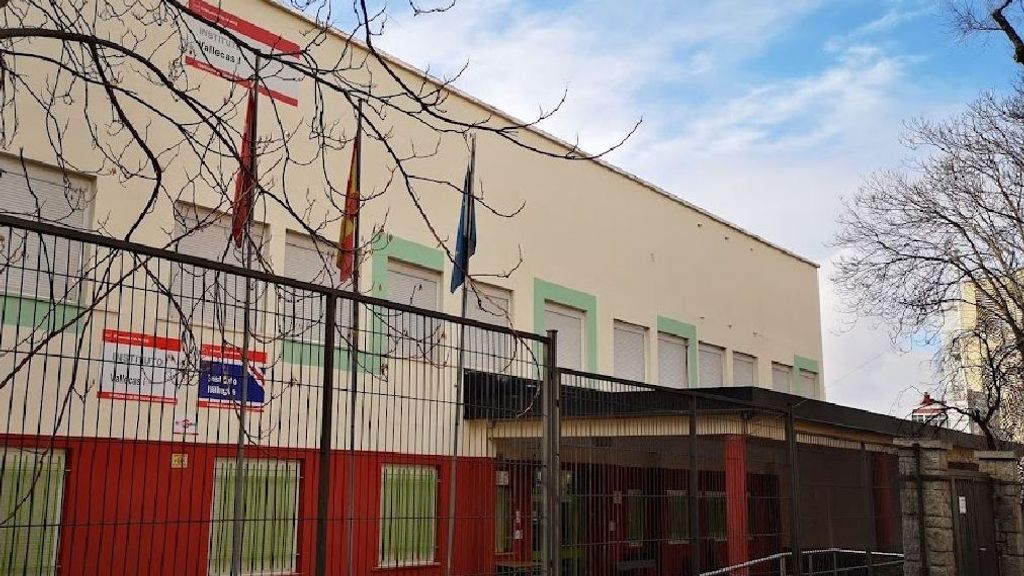 Un menor de 13 años apuñala a otro de 16 a las puertas de un Instituto de Educación Secundaria de Vallecas