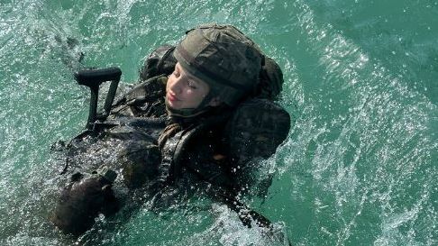 Un momento de la instrucción militar recibida por la Princesa de Asturias