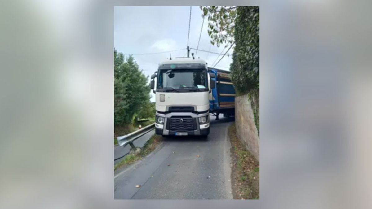 Camión atrapado en Ferrol