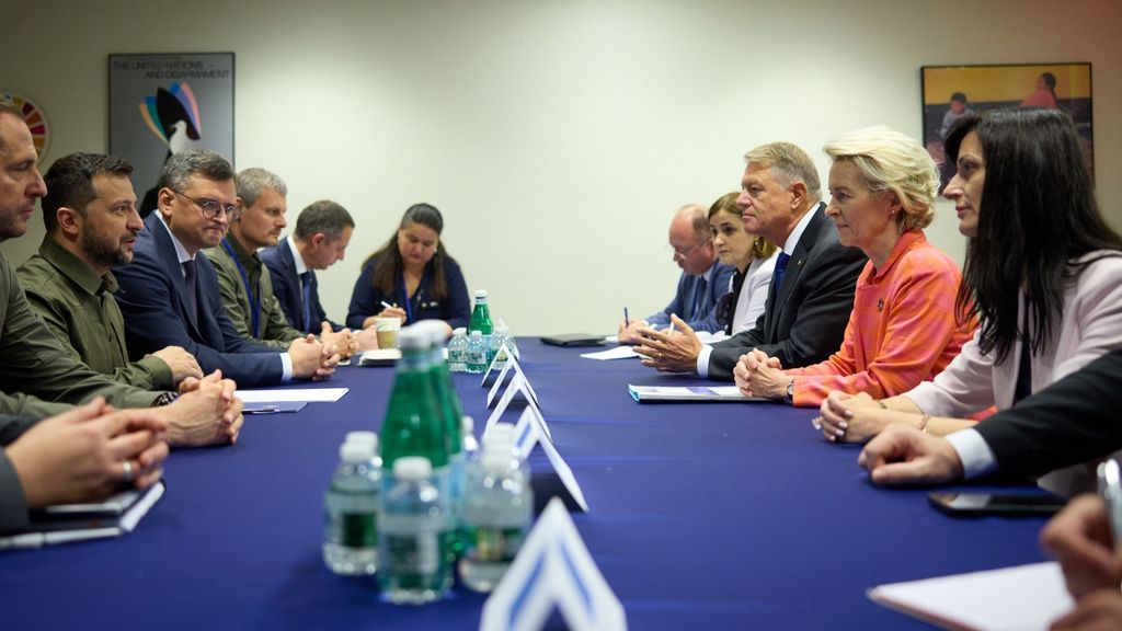 El presidente de Ucrania, Volodimir Zelenski, se ha reunido con una delegación de la Unión Europea encabezada por la presidenta de la Comisión Europea, Ursula von der Leyen, durante la que se ha negociado el libre acceso de productos agrícolas ucranianos