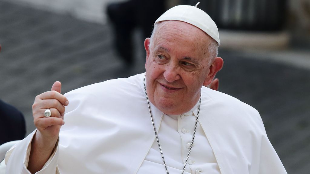 EuropaPress 5435997 13 september 2023 vatican vatican city pope francis greets people during