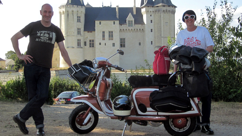 Iñaki García (Igu), su Lambretta y su chica .