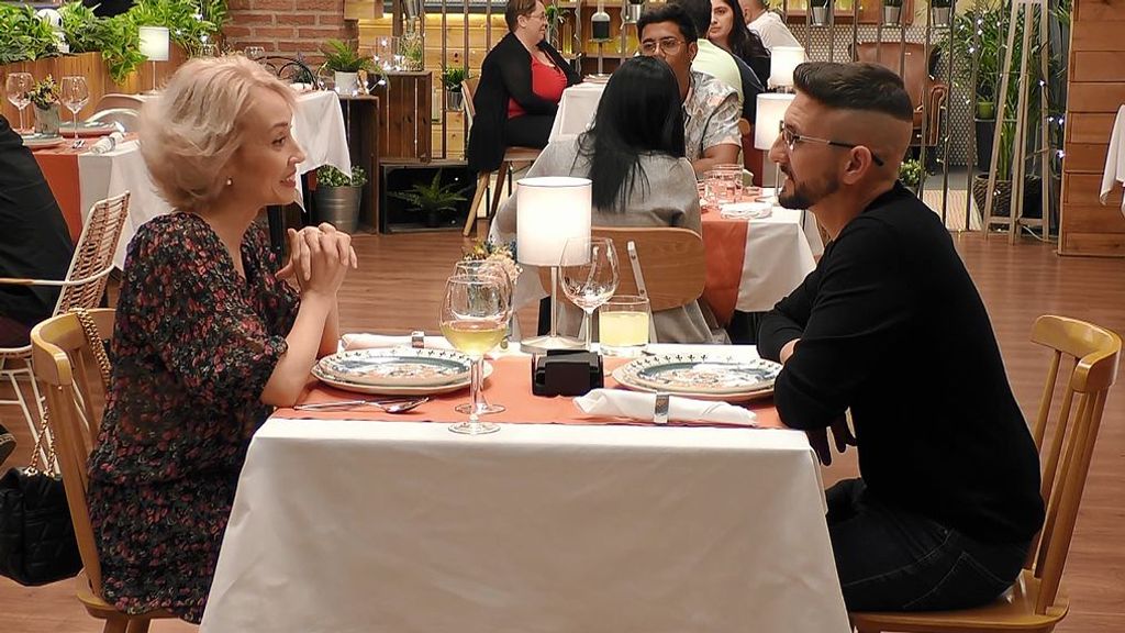 Silvia y Rafa durante su cita en 'First Dates'