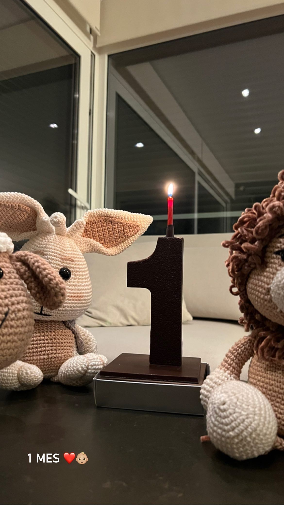 La celebración del primer mes de vida del hijo de Jordi Cruz