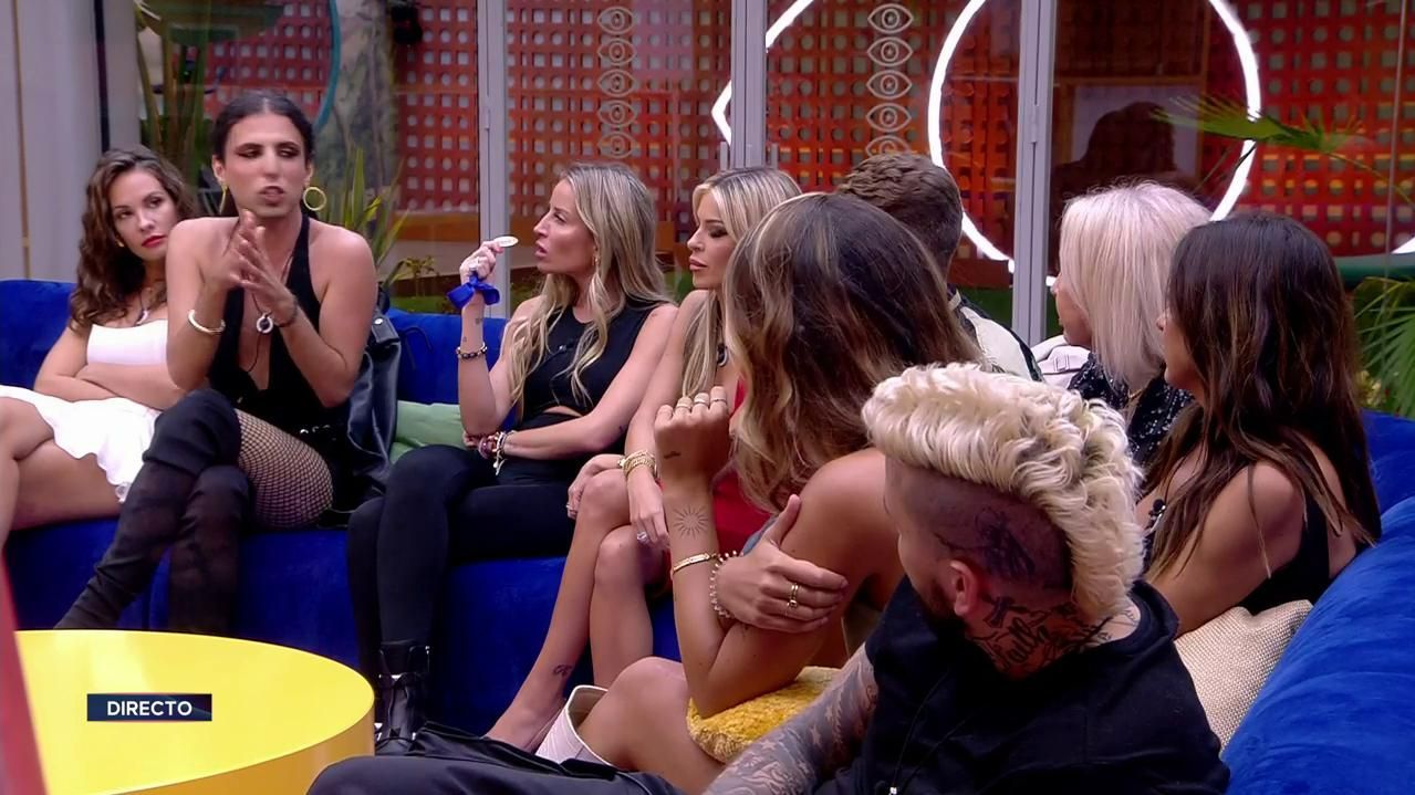 Los concursantes durante las nominaciones