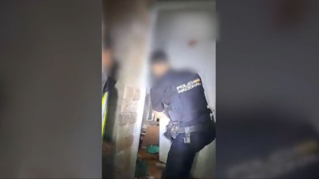 Los tres hermanos secuestrados por sus padres en Madrid estaban escondidos en un armario empotrado