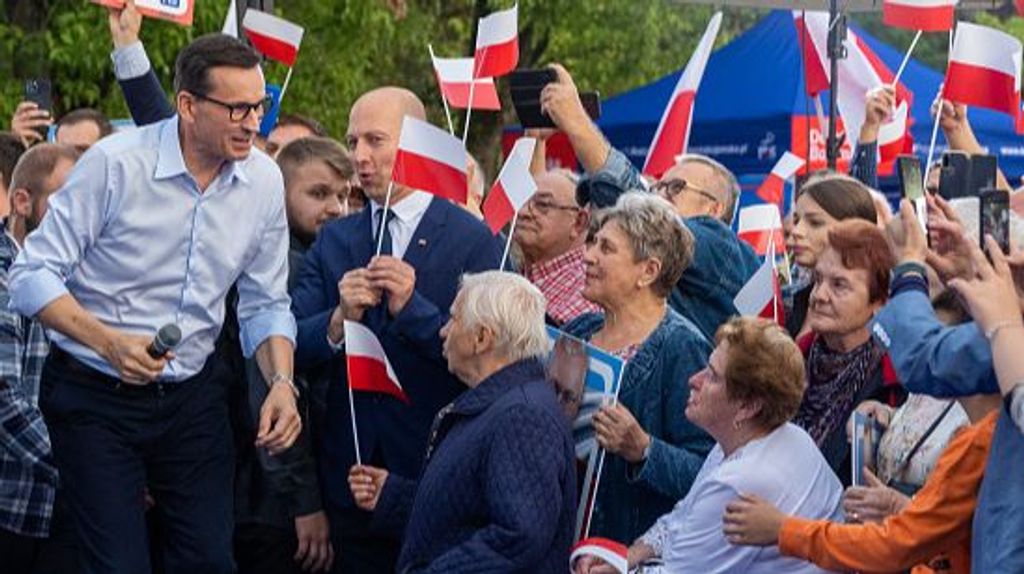 El Primer Ministro Mateusz Morawiecki durante la campaña electoral en Polonia