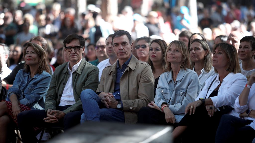 La ministra de Transportes, Movilidad y Agenda Urbana, Raquel Sánchez, el líder del PSC, Salvador Illa, el presidente del Gobierno en funciones, Pedro Sánchez, y la presidenta de la Diputación de Barcelona, Núria Marín, durante la Festa de la Rosa del PSC