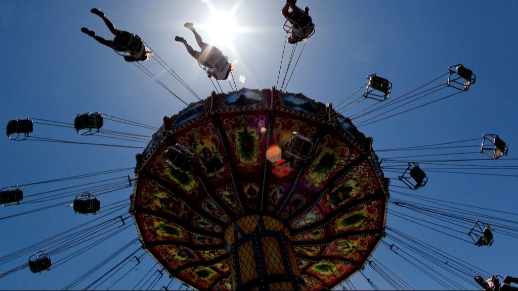 Una joven, en estado grave tras salir por los aires en las sillas voladoras de un parque de atracciones de Brasil