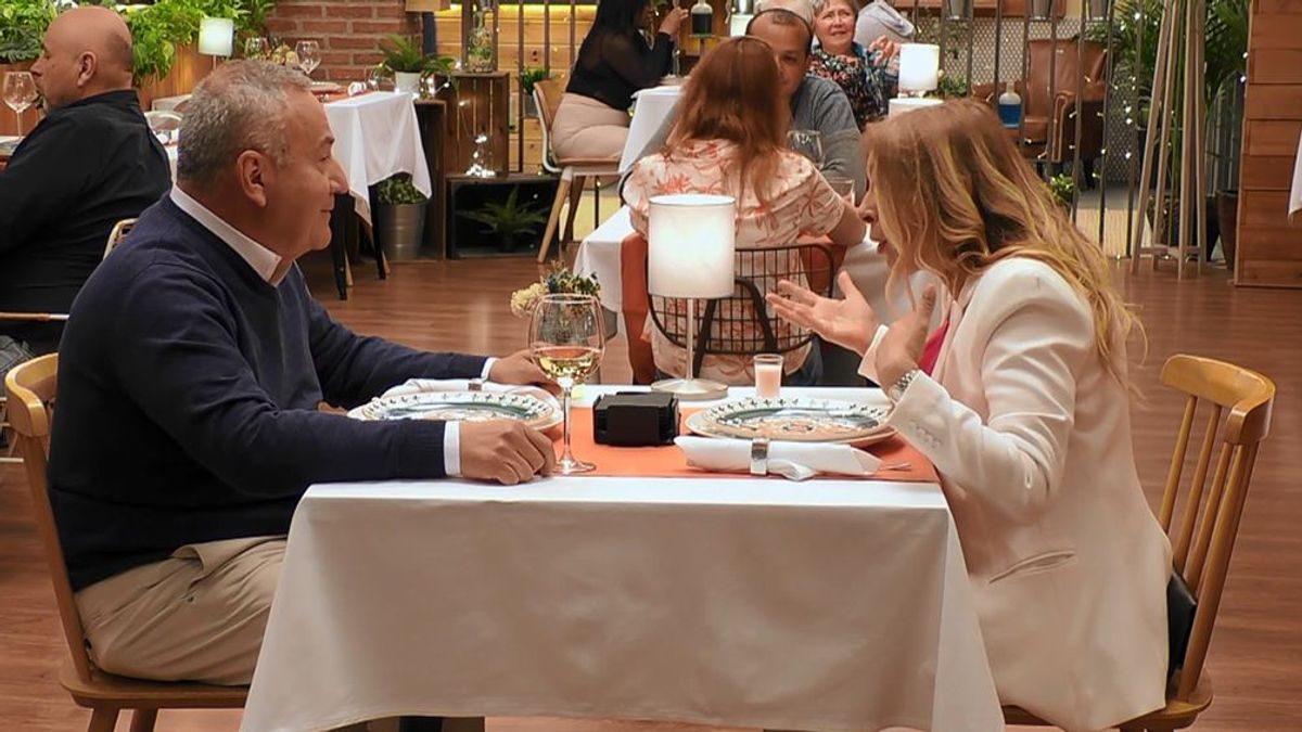 Una soltera de ‘First Dates’, moderna y confundida: “No me gusta el  requesón, me gusta la música de Madonna y Brad Pitt”