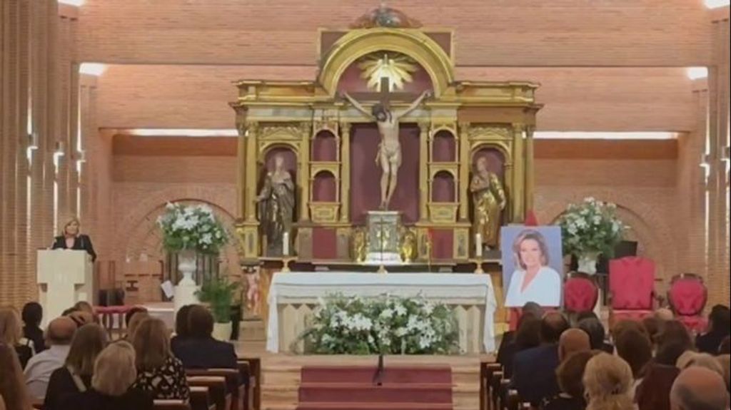 El interior del funeral de María Teresa Campos