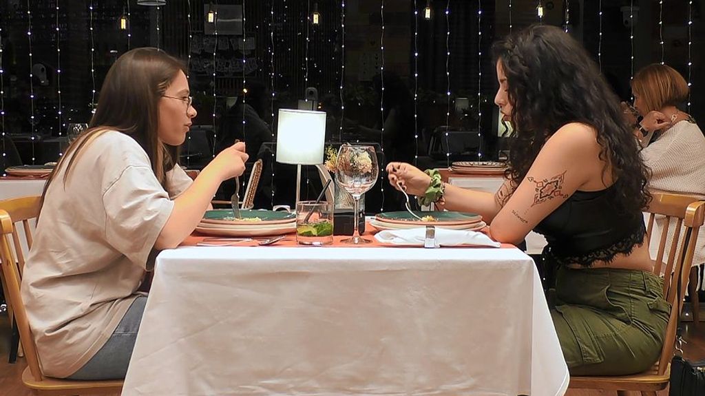 Eli y Judith durante su cita en 'First Dates'