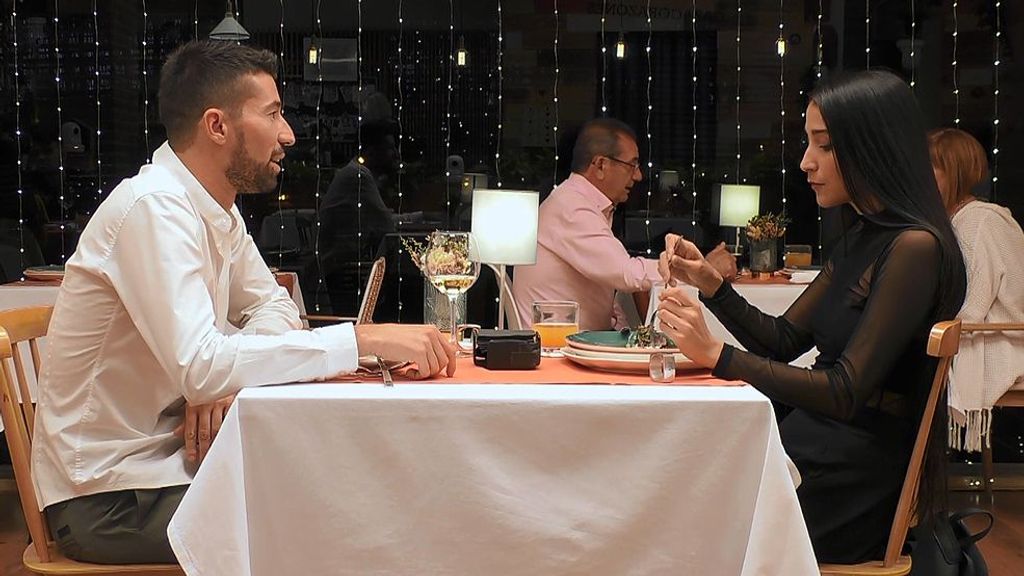 Naydelín durante su cita en 'First Dates'