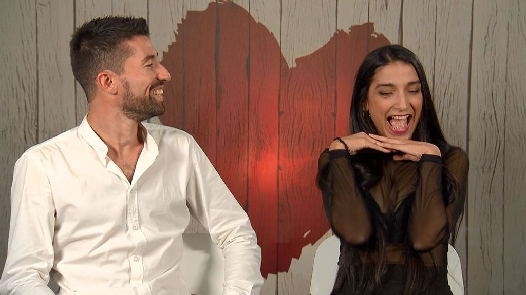 Naydelín y Gianluca durante su cita en 'First Dates'