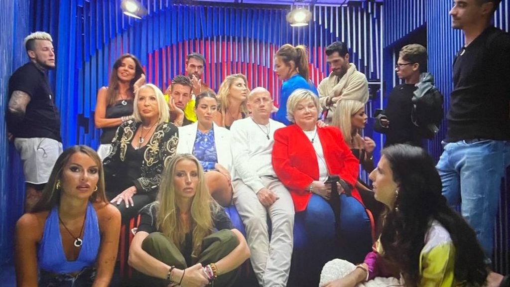 Todos metidos en el confesionario