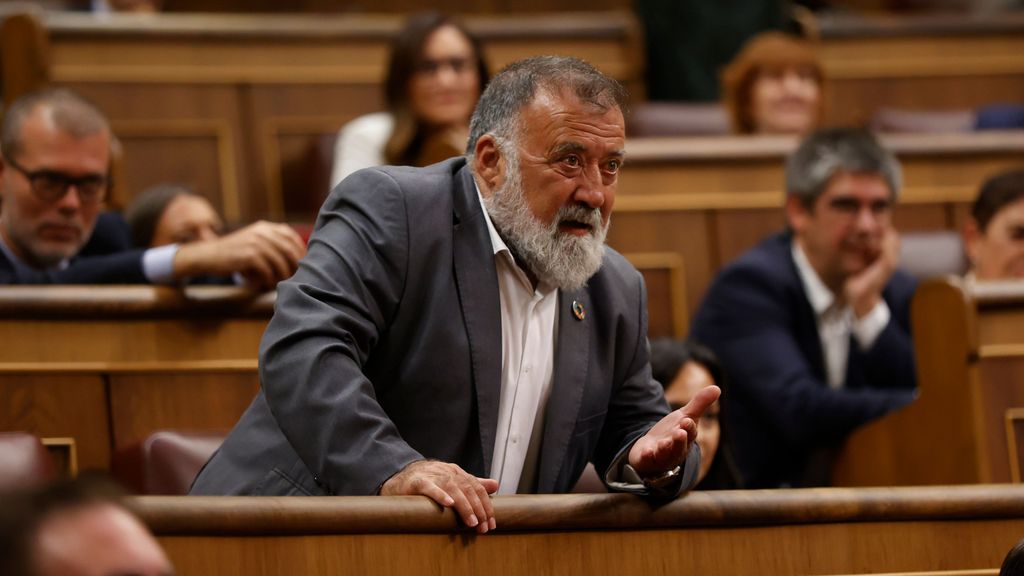Herminio Rufino Sancho, del PSOE, protagoniza el error de la investidura al decir 'sí' a Feijóo y rectificar