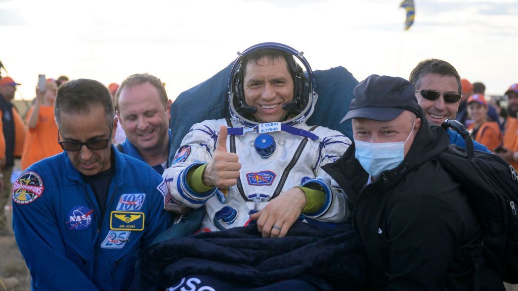 La odisea del astronauta Frank Rubio: regresa a la Tierra tras quedar varado 371 días en el espacio