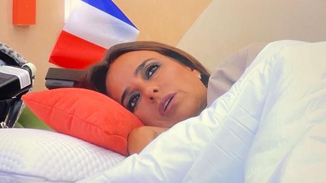 Carmen en la cama