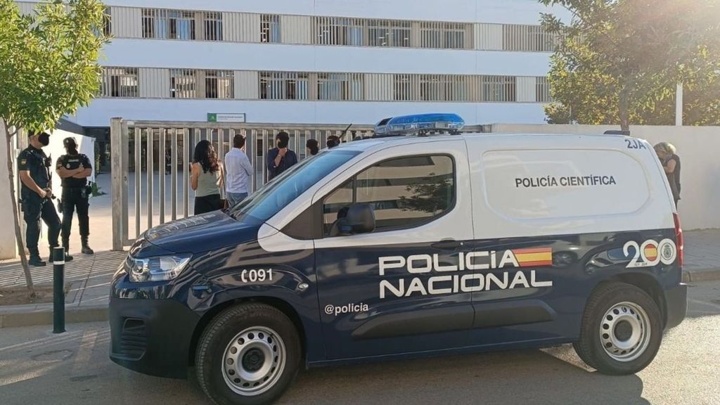 Un joven de 14 años ha apuñalado a tres profesores y a un alumno en un instituto de Jerez
