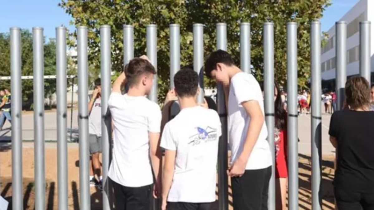 La Fiscalía decreta el internamiento en un centro cerrado para el menor que apuñaló a varios profesores y compañeros en el instituto de Jerez