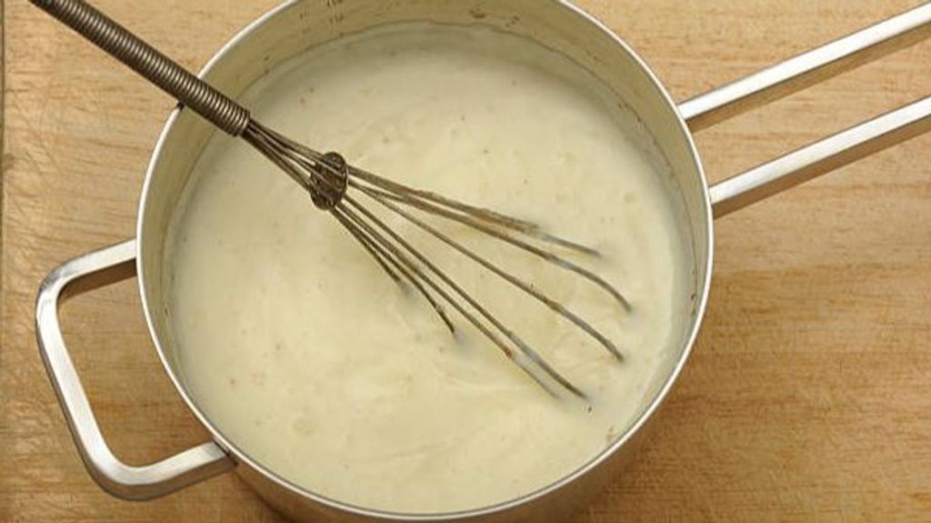 La preparación de la bechamel vegana es igual a la de la original