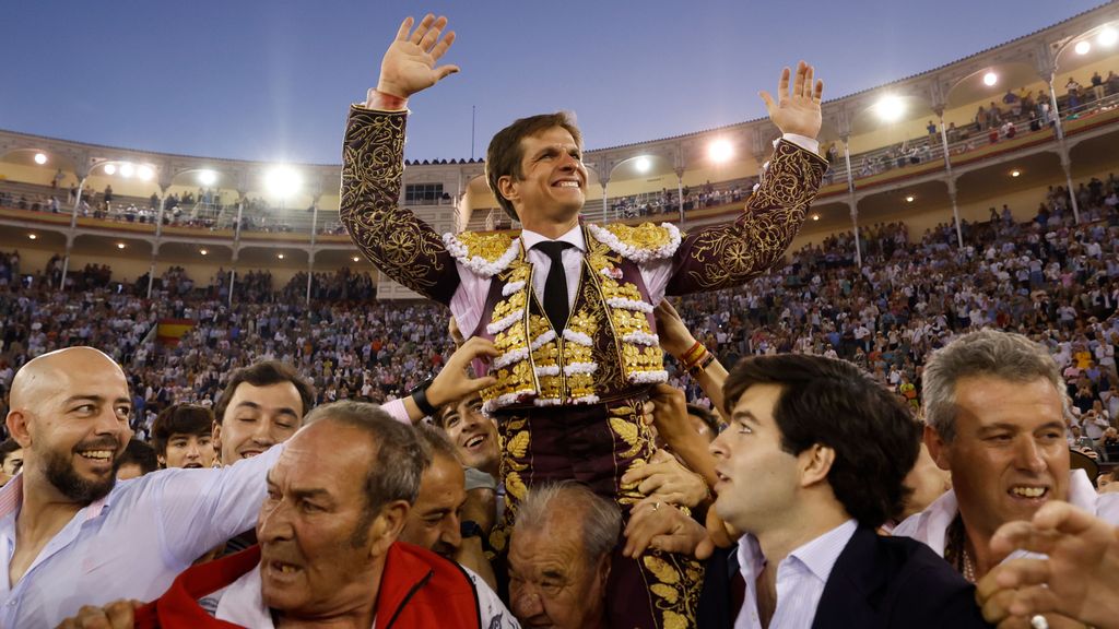 El Juli corta dos orejas al quinto toro y abre la puerta grande de Las Ventas en su despedida de Madrid