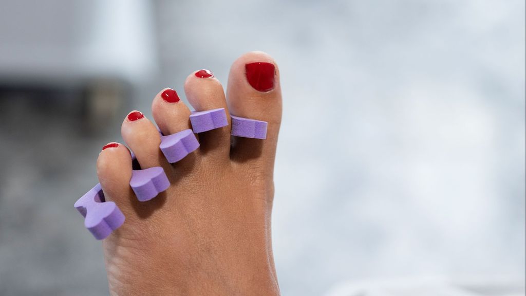 La piel tras las orejas y entre los dedos de los pies puede albergar microbios nocivos para la salud