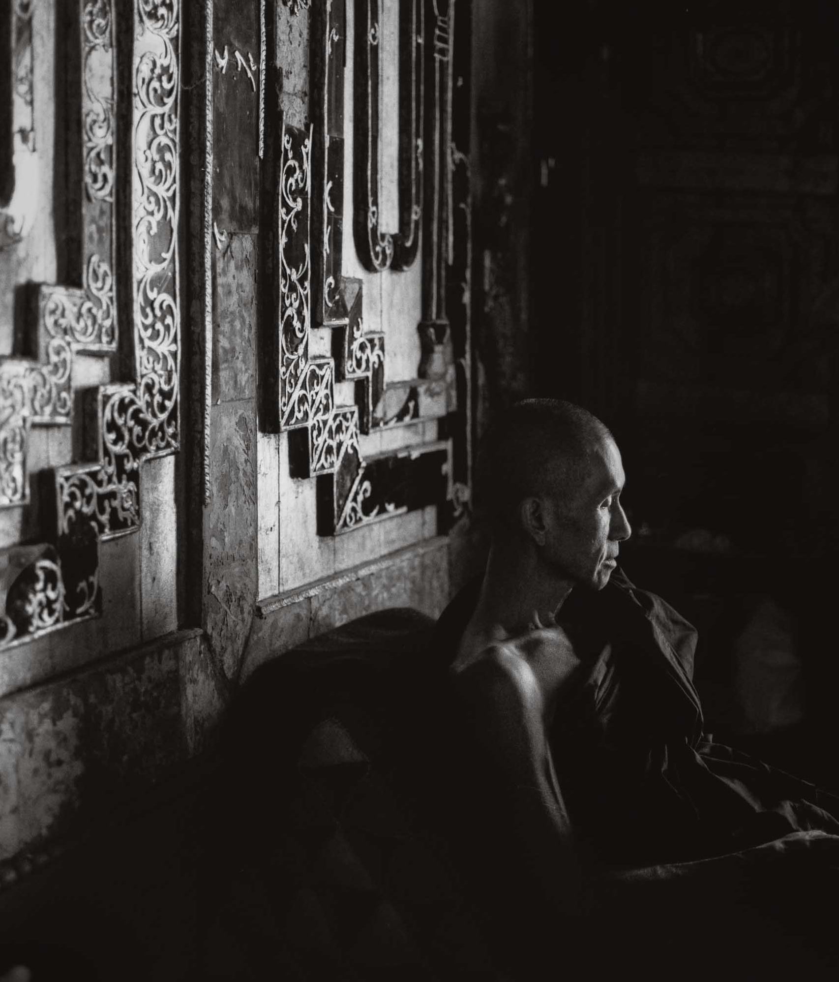 Monge en un templo budista de Birmania. Folo de la colección 'Pure' impresa en gelatina de plata. Edición limitada