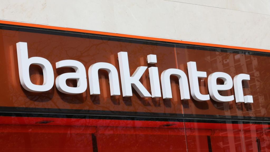 Archivo - Letrero del banco Bankinter en una de sus oficinas, en Madrid (España), a 25 de marzo de 2020.