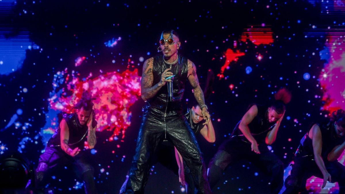 El cantante Rauw Alejandro durante su concierto en el Wizink Center, a 10 de septiembre, en Madrid (España).