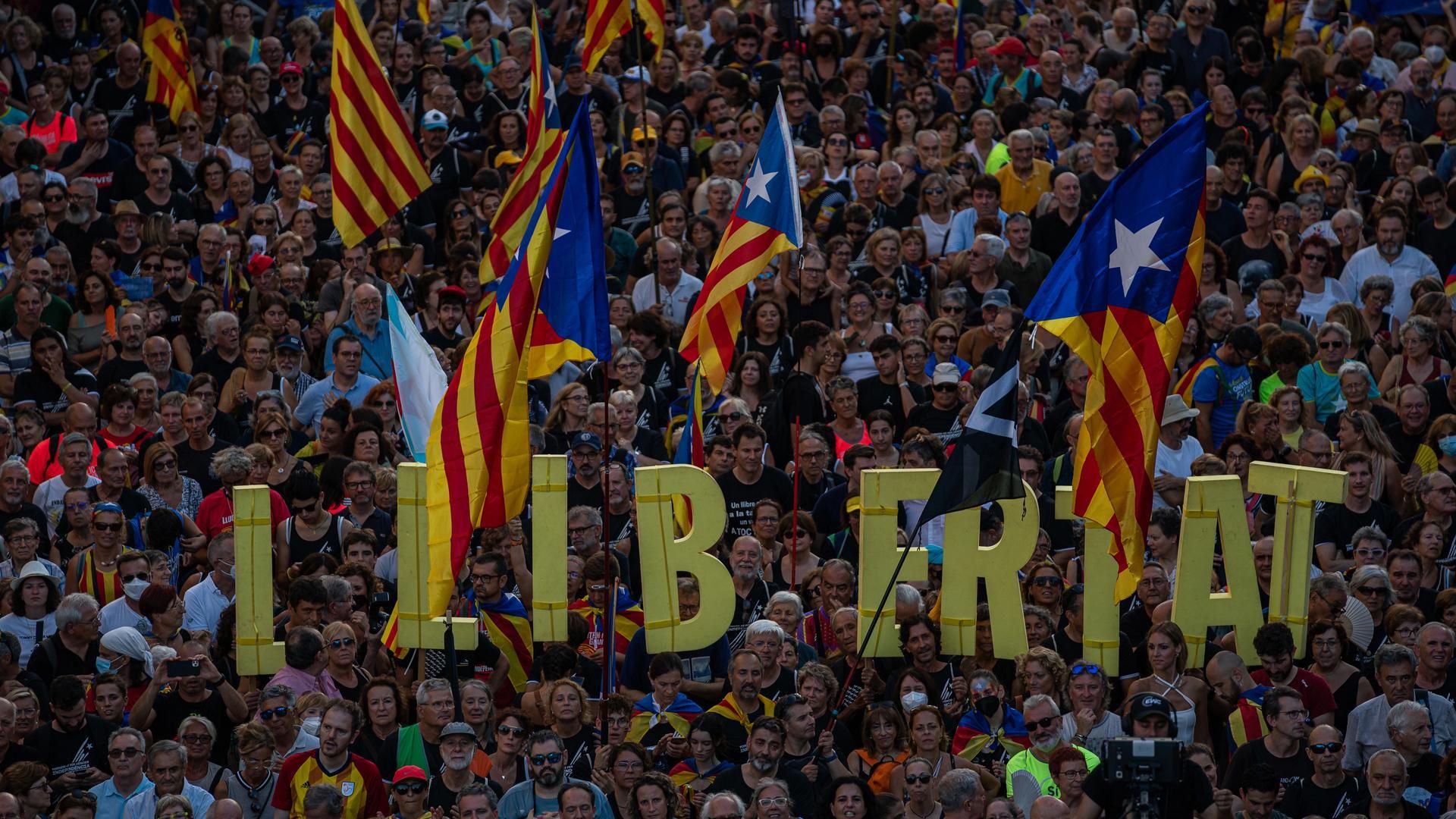 Cataluña celebra la Diada en plena negociación del Gobierno con los independentistas catalanes