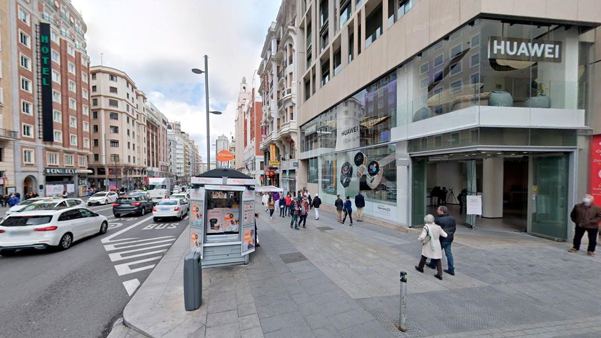 Local comercial situado a la altura del 48 de la Gran Vía de Madrid.