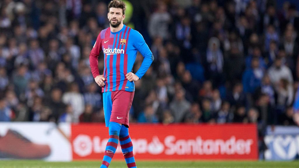 Archivo - Gerard Pique of FC Barcelona looks on during the Spanish league match of La Liga between, Real Sociedad and FC Barcelona at Reale Arena on April 21, 2022, in San Sebastian, Spain.