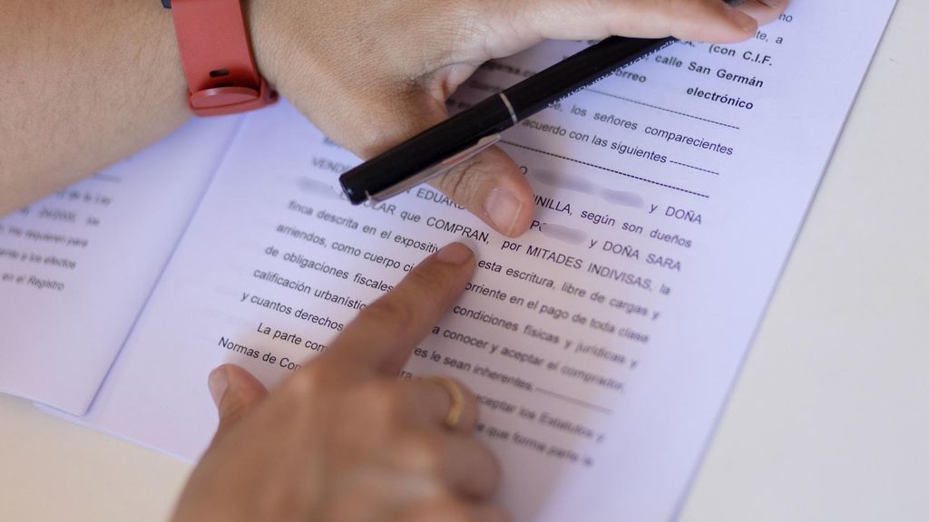 Archivo - Firma de una hipoteca
