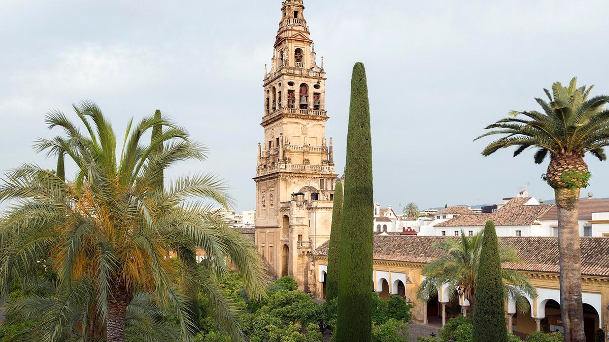 Archivo - La torre-campanario de la Mezquita-Catedral de Córdoba.