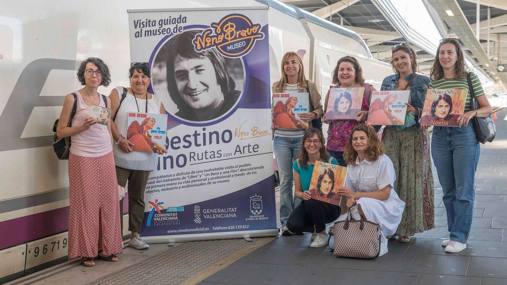 Un grupo de “Noelias” viaja en tren hasta València en el cincuenta aniversario del fallecimiento de Nino Bravo