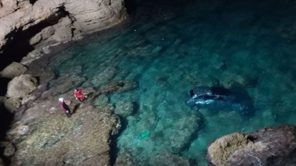 Un matrimonio muere al caer con su coche al mar desde 20 metros en Tarragona: su hijo, se encuentra herido