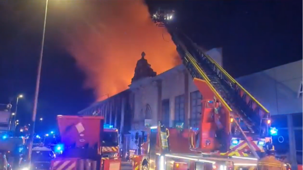 Trece muertos y cuatro heridos en un incendio en una discoteca en Murcia: un cortocircuito, posible causa