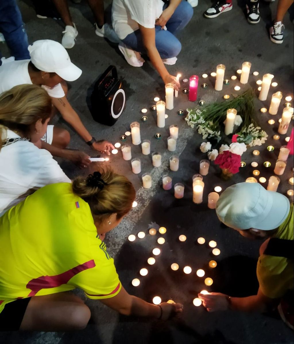 El altar en homenaje a las víctimas del incendio en la discoteca de Murcia