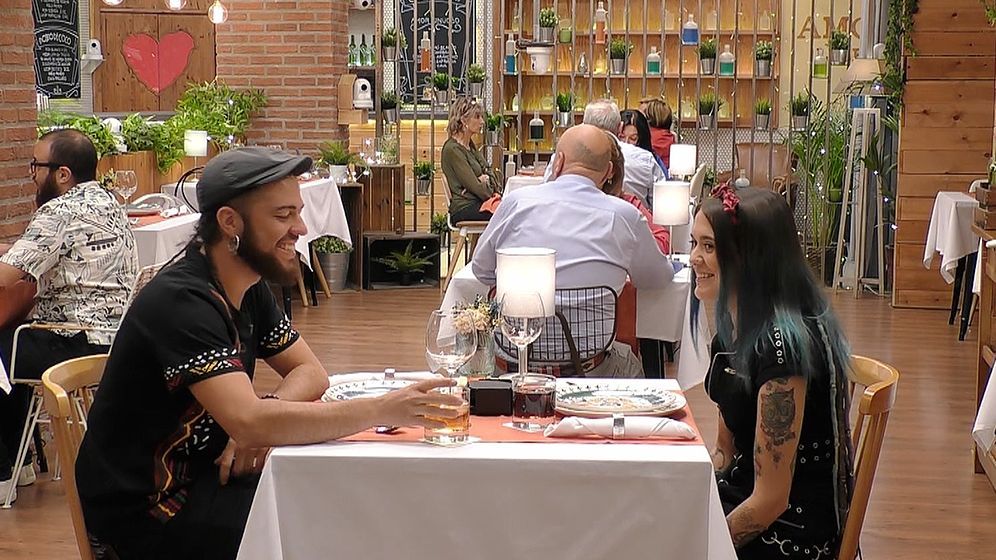 Martín y Rocío durante su cita en 'First Dates'