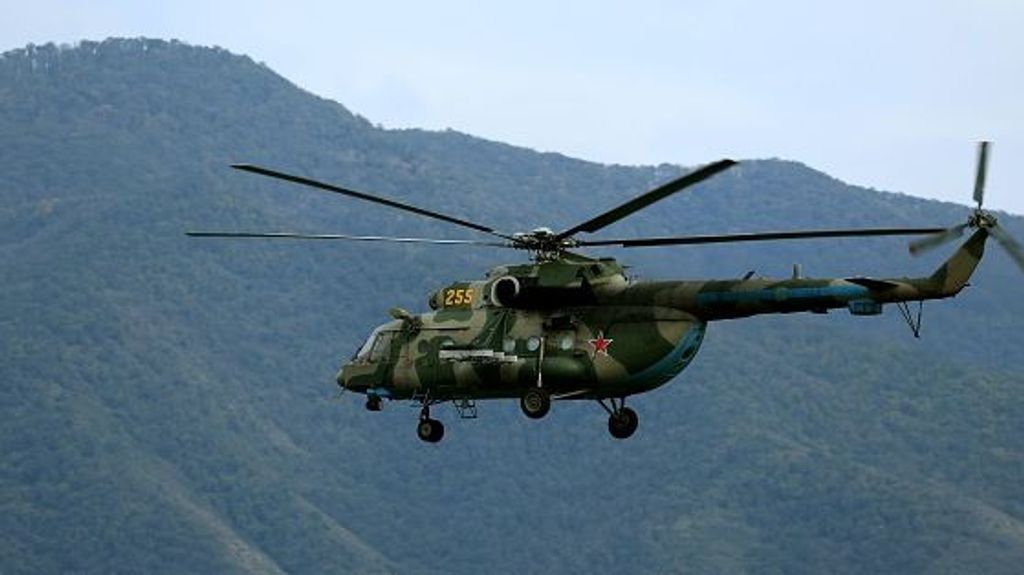 Un helicóptero ruso de transporte pesado 255 aterriza en el aeropuerto de la localidad de Khojaly (Ivanyan), a 10 kilómetros al noreste de Stepanakert