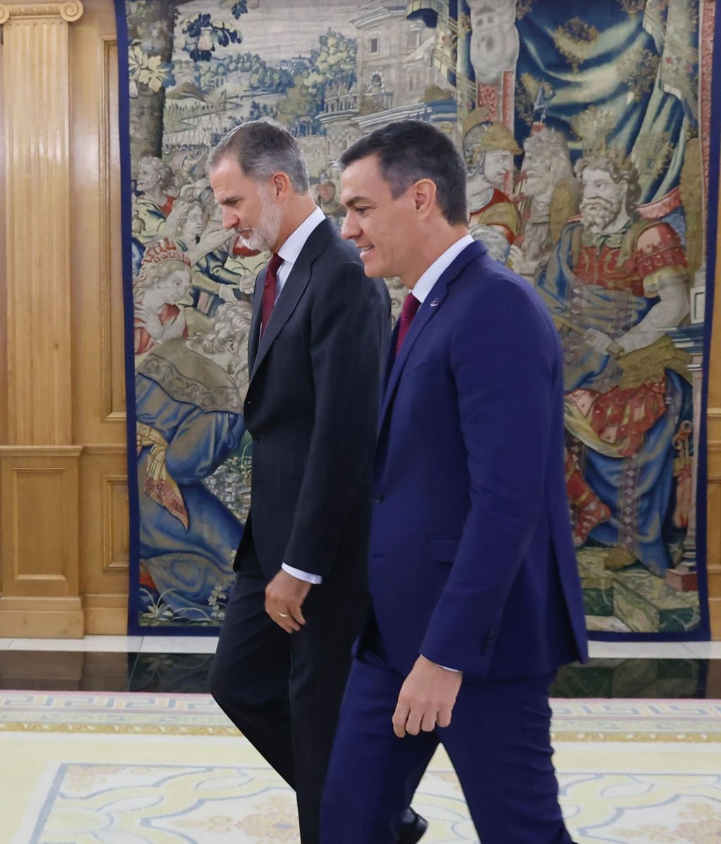 Pedro Sánchez y el rey Felipe VI, durante la ronda de consultas de Zarzuela