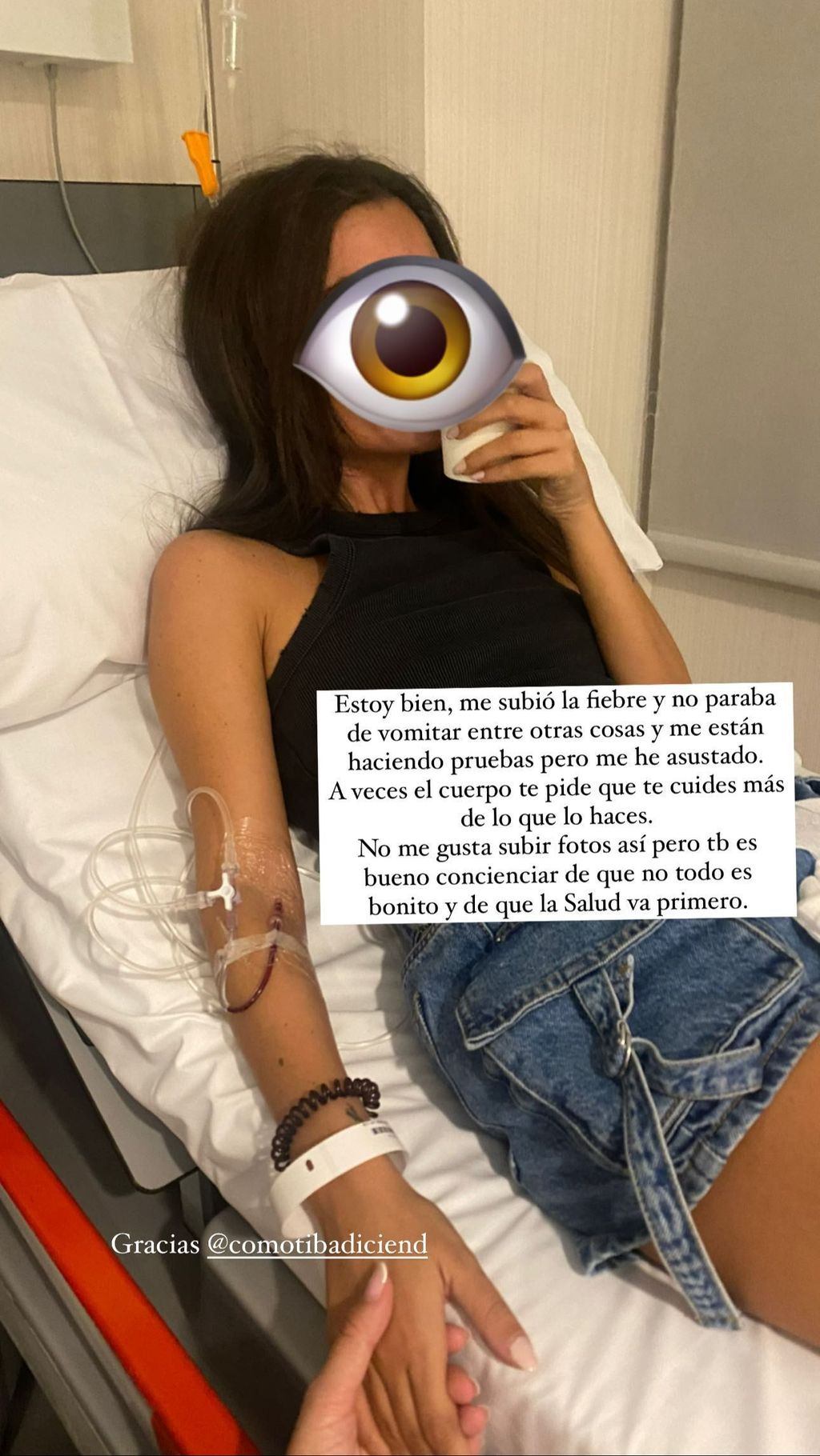 Alexia Rivas, en el hospital con una vía puesta