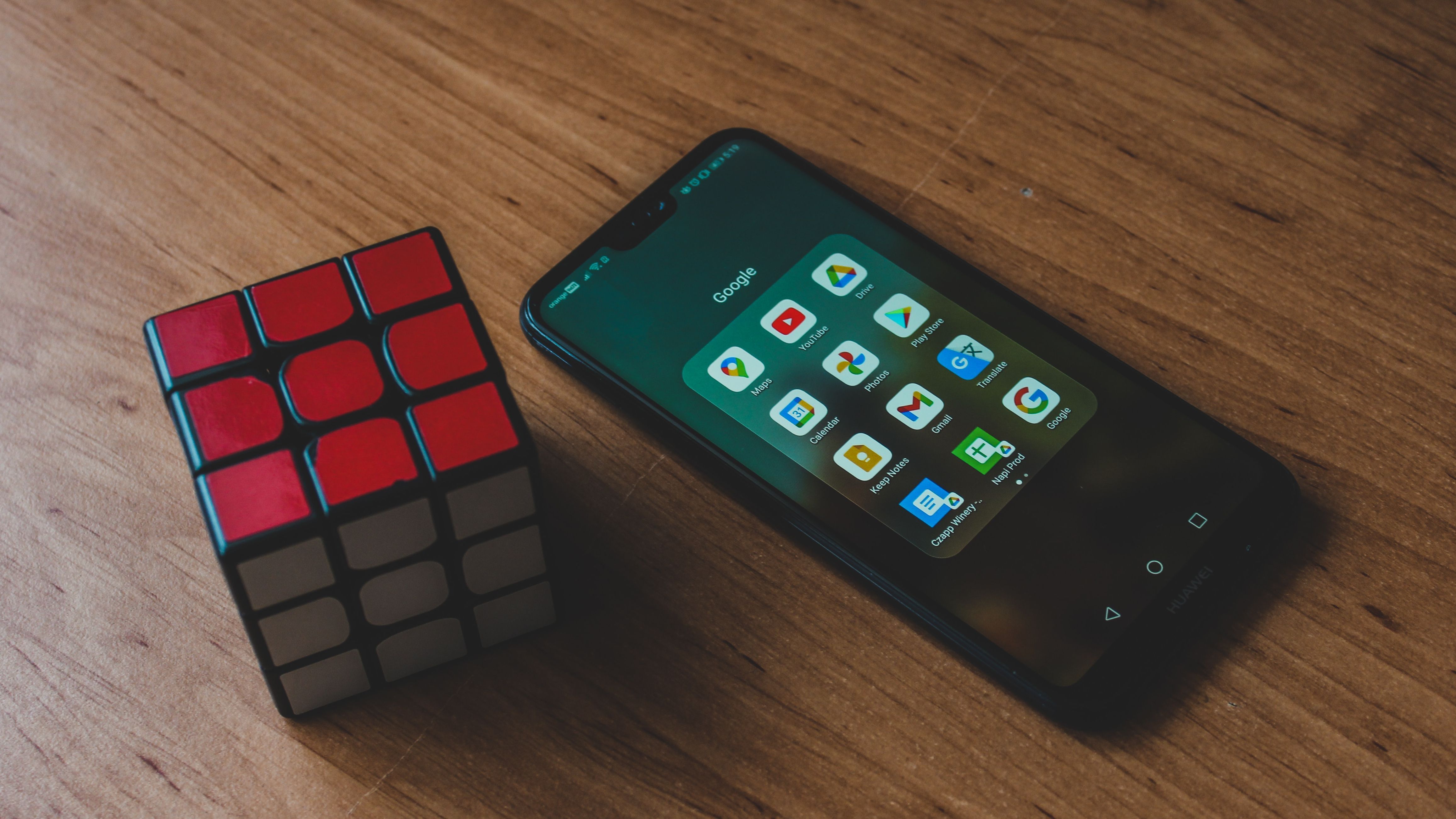 Dale un teléfono que ya no uses. FUENTE: Pexels