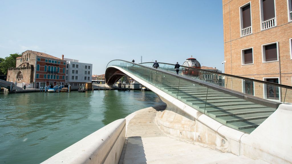 El puente de Venecia diseñado por Santiago Calatrava