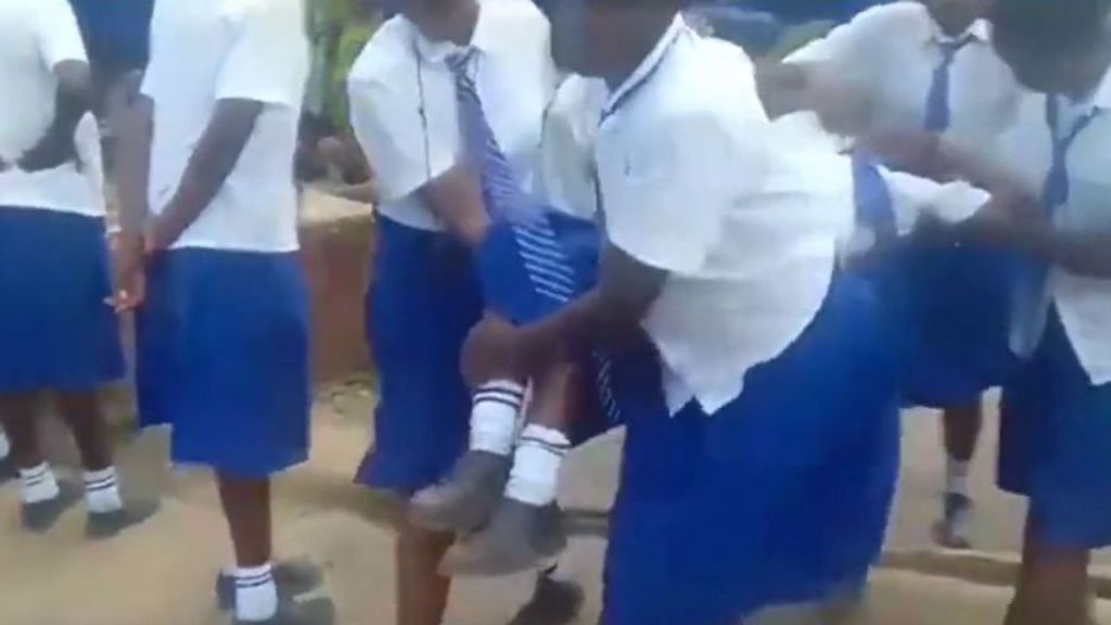 Dramática situación en un instituto de Kenia: una "extraña enfermedad" impide caminar a 100 alumnas