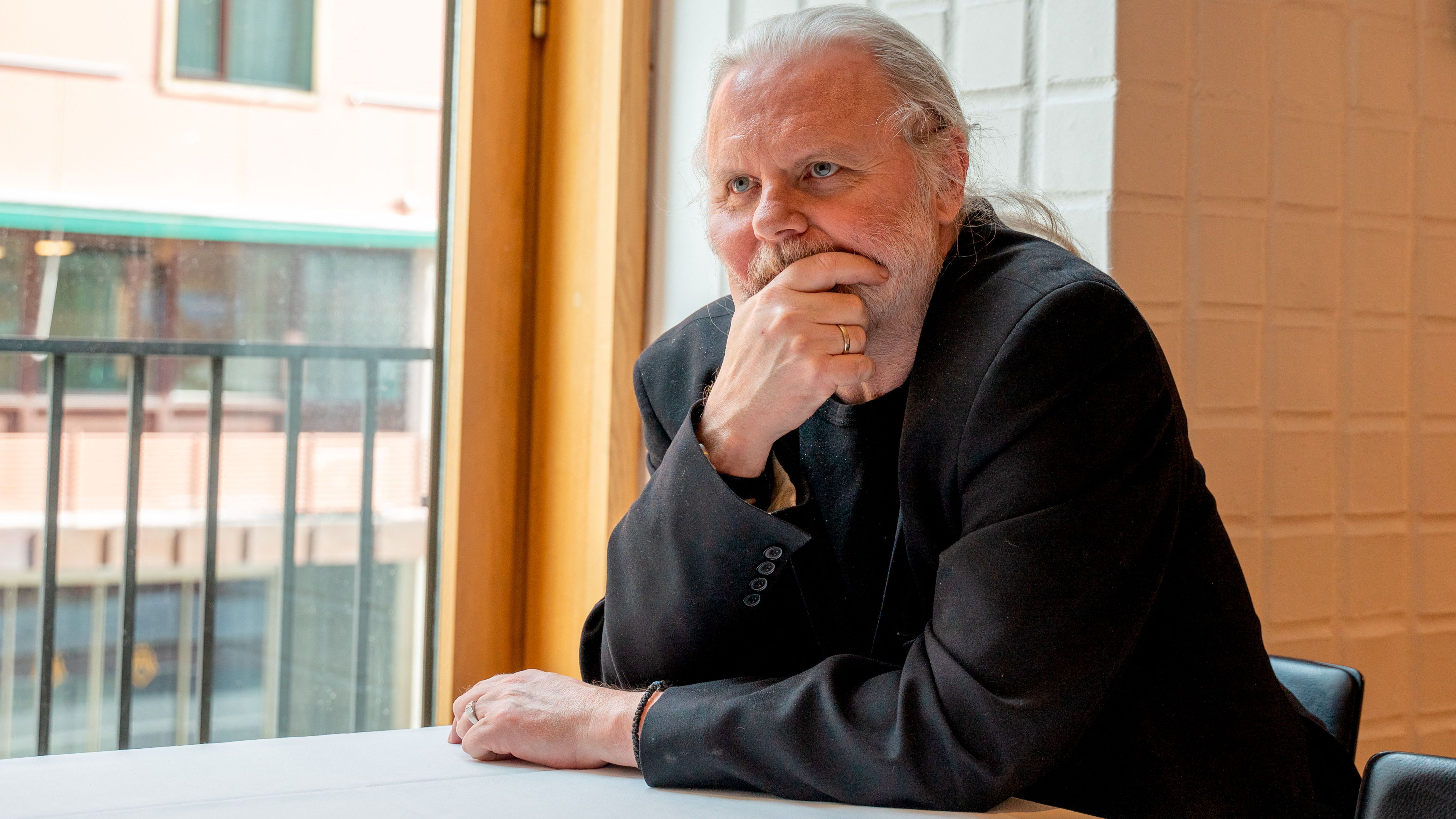 Fosse vive entre una aldea a las afueras de Viena y los fiordos Noruegos.