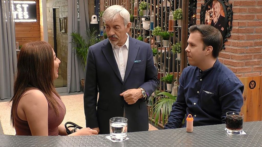 Paola y Sergio durante su cita en 'First Dates'